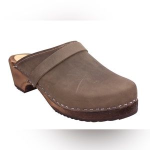Lotta from Stockholm suede taupe clogs